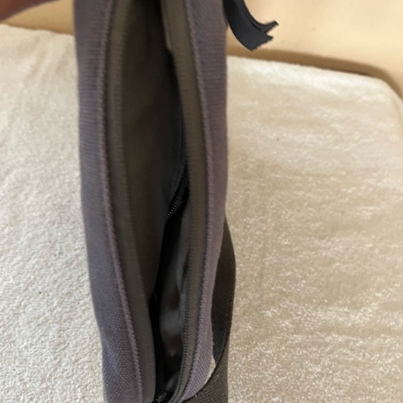 Duluth Shoulder Bag - Picture 6 of 7